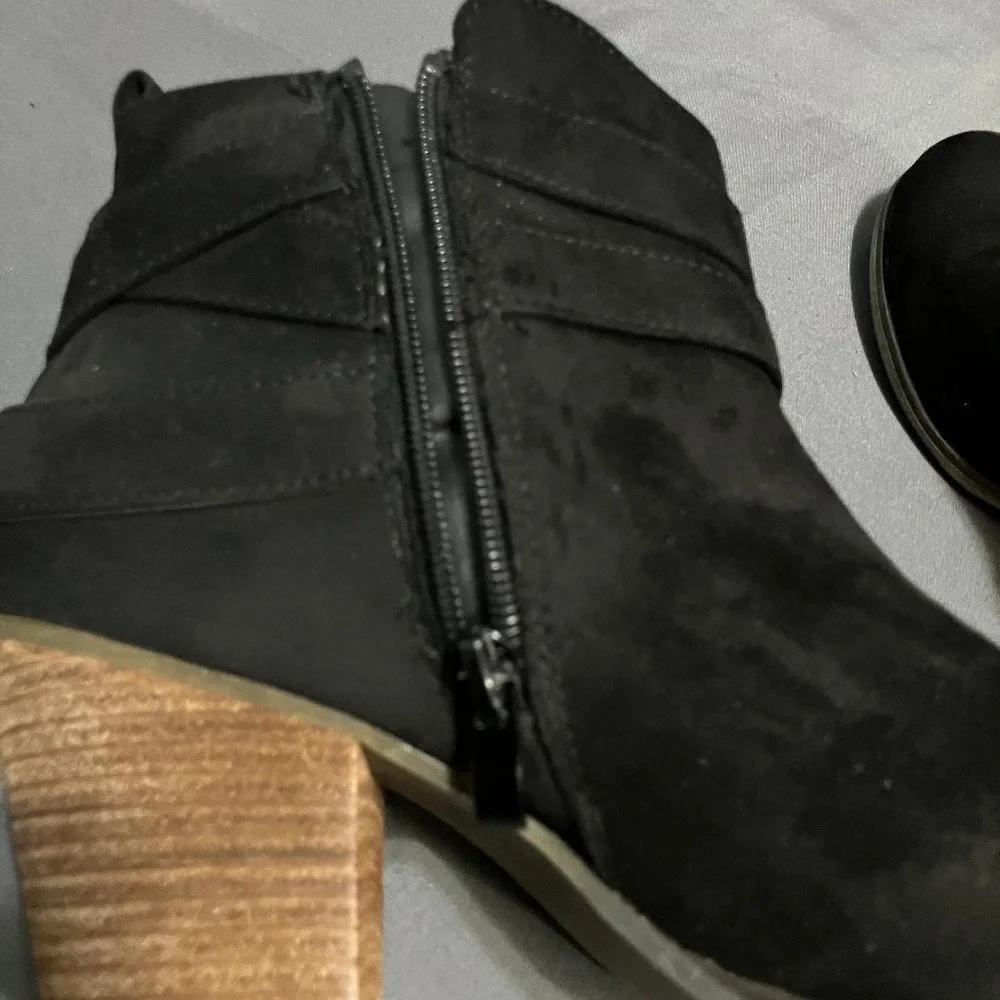 Torrid Black Faux Suede‎ Buckle Ankle Boots Block Heel Wide Width 7.5WW Chic
